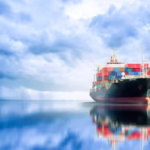 Barco en aguas calmadas