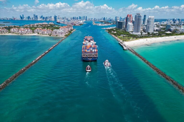 There are many benefits in using a customs broker in Miami.